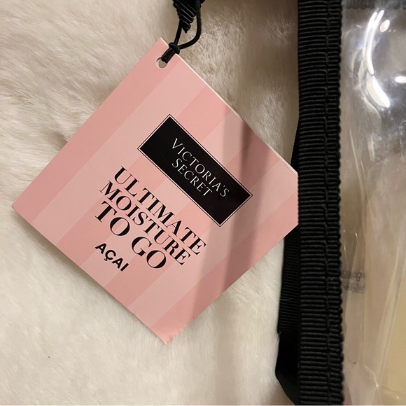 Victoria's Secret Ultimate Moisture To Go Kit - Picture 5 of 6